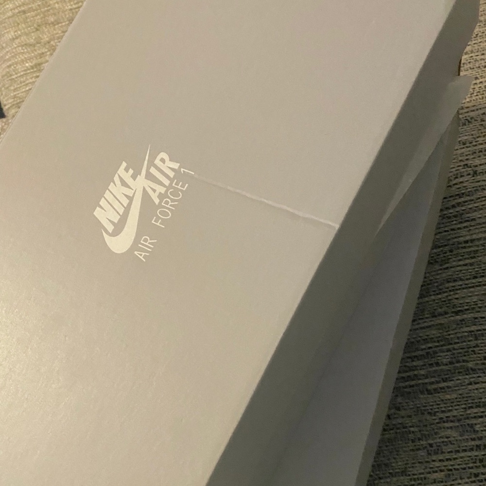 UV reactive Nike Air Force 1s Color changing - Picture 6 of 6